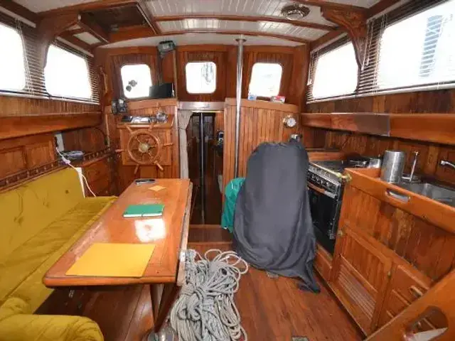 Sino American Yacht 39 pilothouse cutter