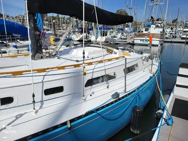 Islander Bahama 30