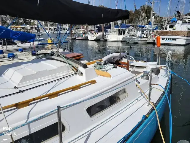 Islander Bahama 30