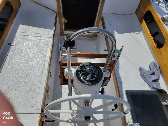 Islander Bahama 30