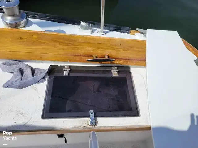 Islander Bahama 30