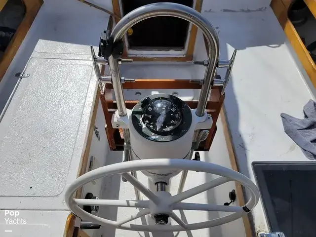 Islander Bahama 30