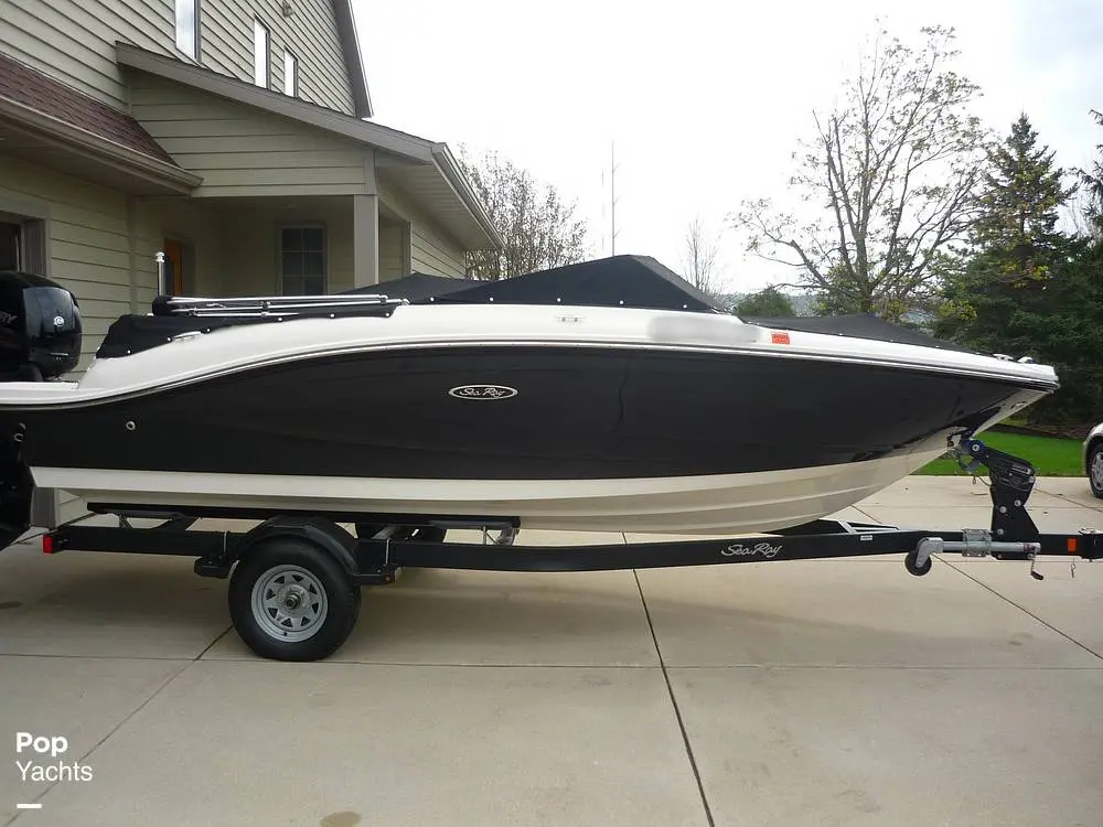 2019 Sea Ray spx 190