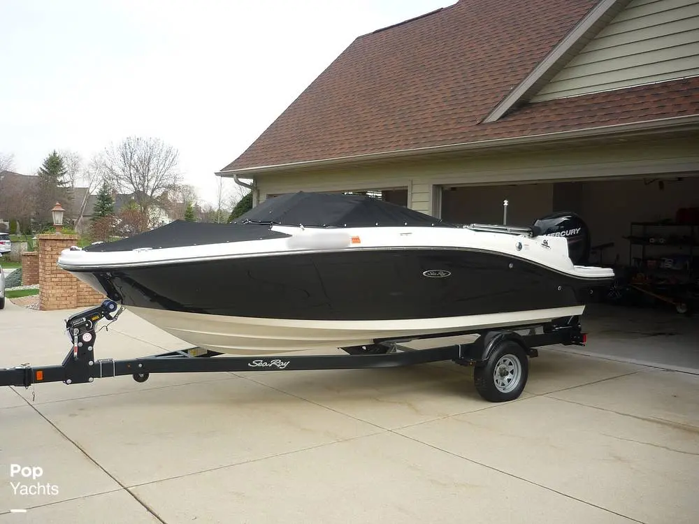 2019 Sea Ray spx 190