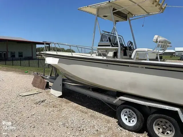 Boston Whaler 25 Outrage