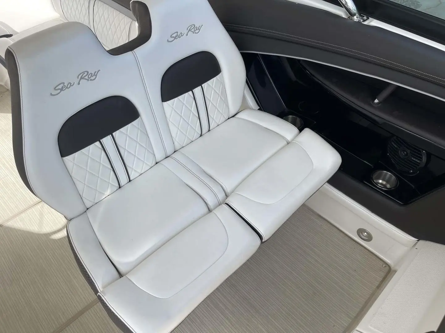 2018 Sea Ray 350 slx