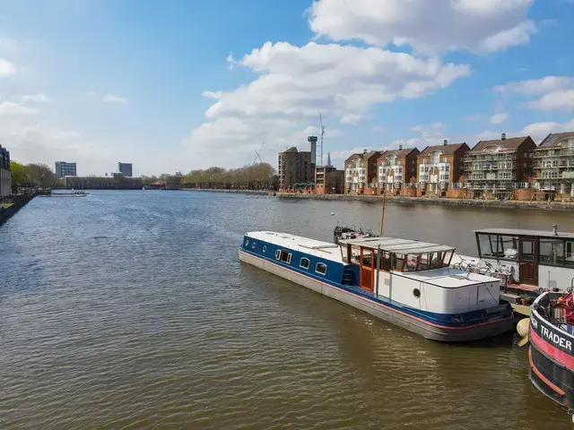 Wide Beam 70ft with London mooring