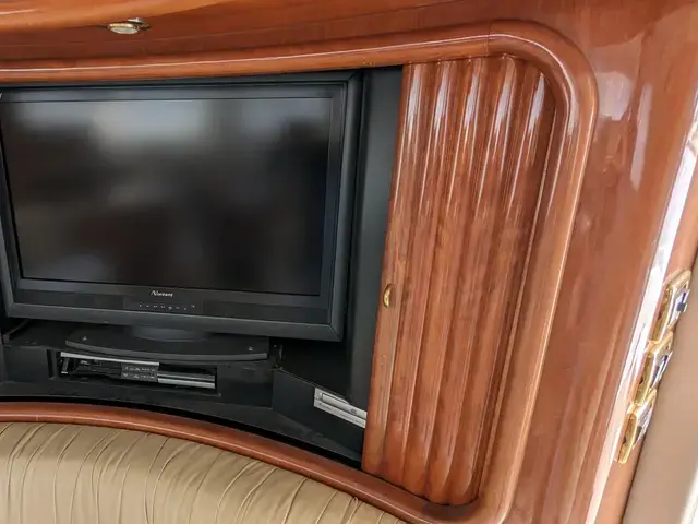 Sea Ray 560 Sedan Bridge