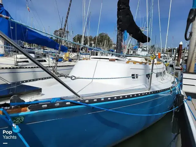 Islander Bahama 30