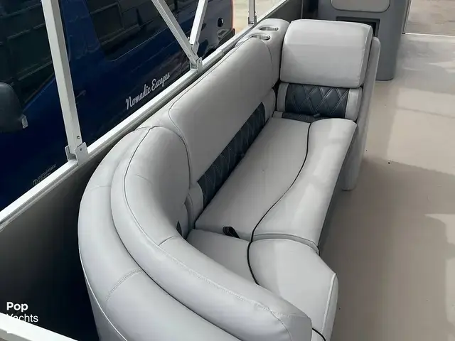 Custom Boats 29 Party Barge