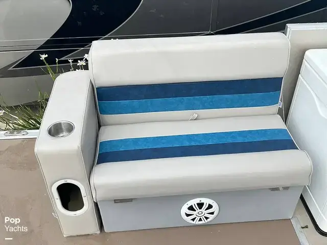 Custom Boats 29 Party Barge