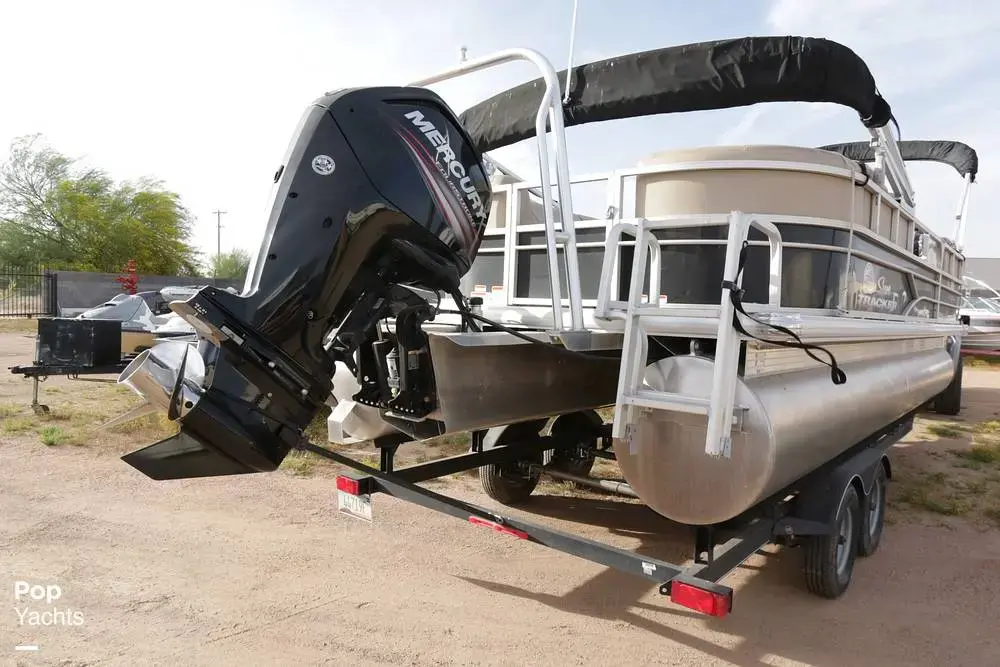 2018 Sun Tracker party barge 22 dlx