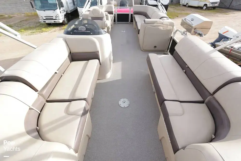 2018 Sun Tracker party barge 22 dlx