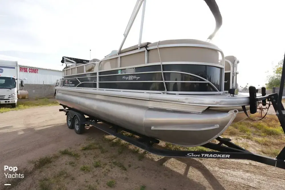 2018 Sun Tracker party barge 22 dlx