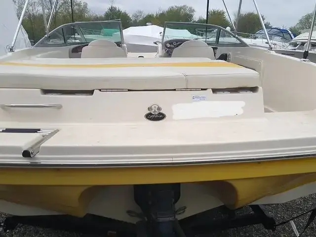 Rinker 212 Captiva Bowrider