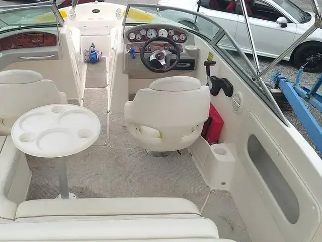 Rinker 212 Captiva Bowrider