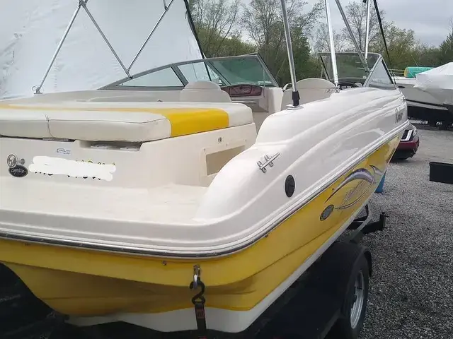 Rinker 212 Captiva Bowrider