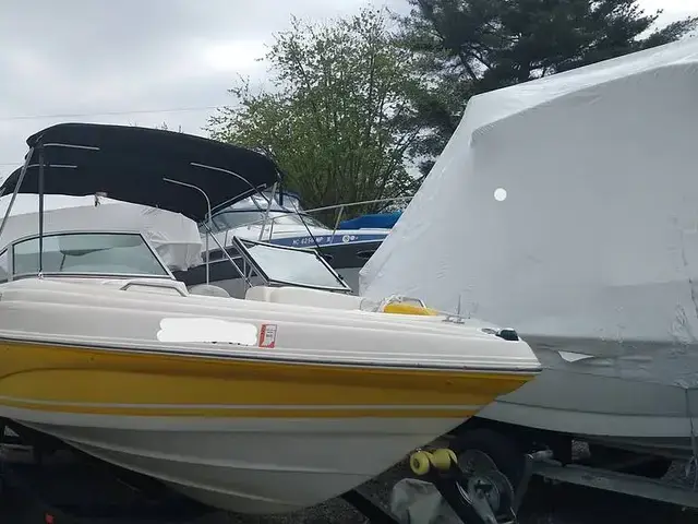 Rinker 212 Captiva Bowrider