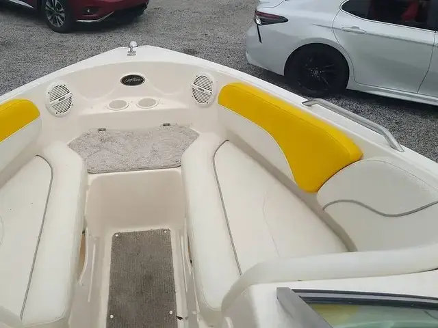 Rinker 212 Captiva Bowrider