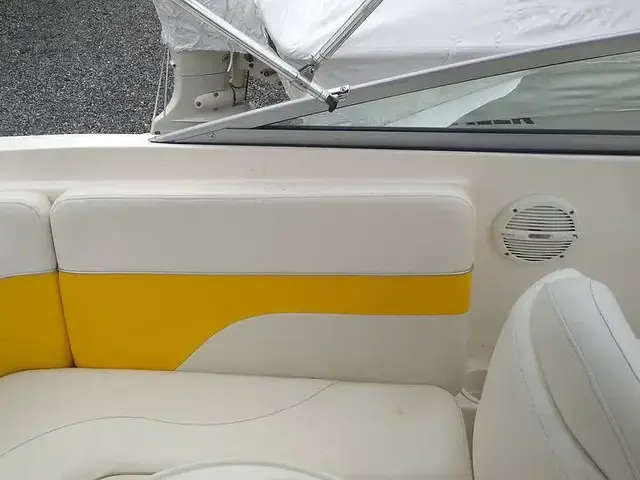 Rinker 212 Captiva Bowrider