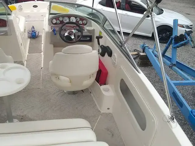 Rinker 212 Captiva Bowrider