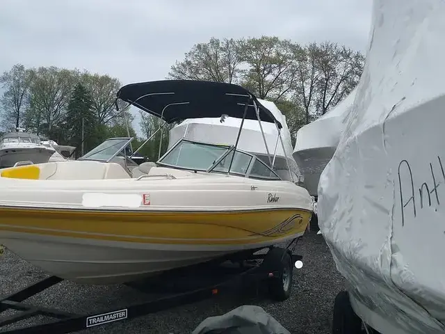 Rinker 212 Captiva Bowrider