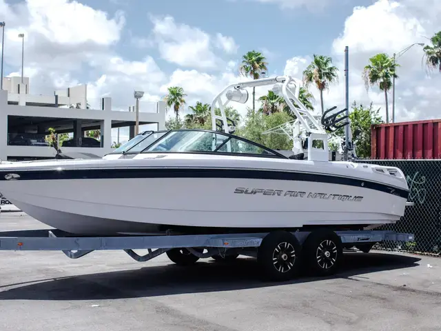 Correct Craft Super Air Nautique 230