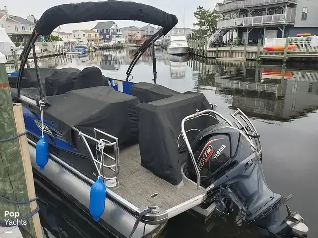 Godfrey Pontoon AquaPatio 275 CBE