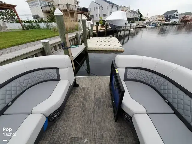 Godfrey Pontoon AquaPatio 275 CBE