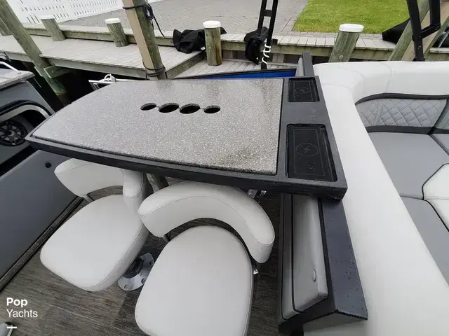 Godfrey Pontoon AquaPatio 275 CBE