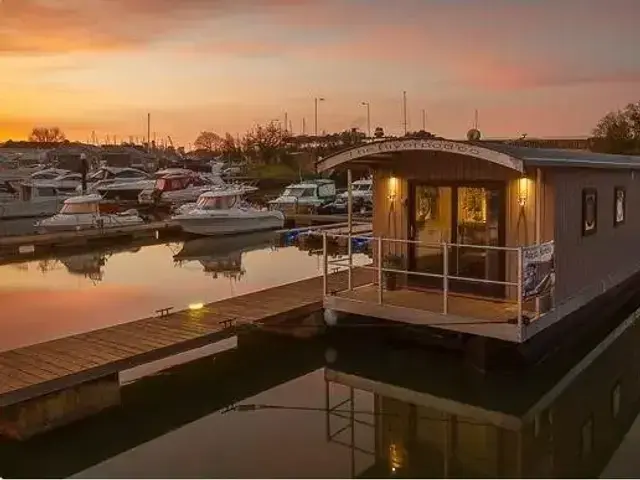 Houseboat 40ft 2022