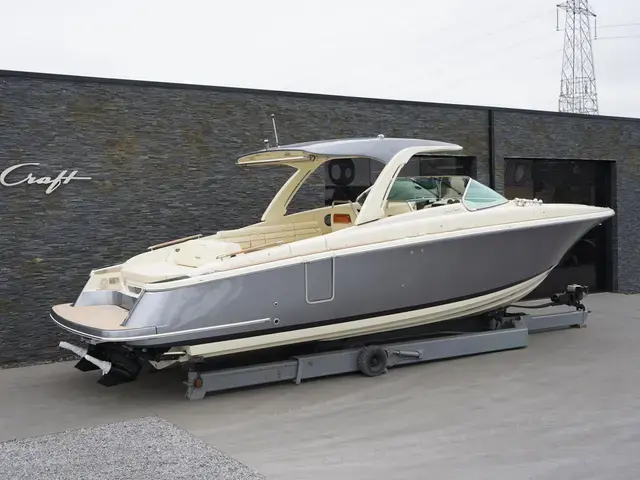 Chris-Craft Launch 35 GT