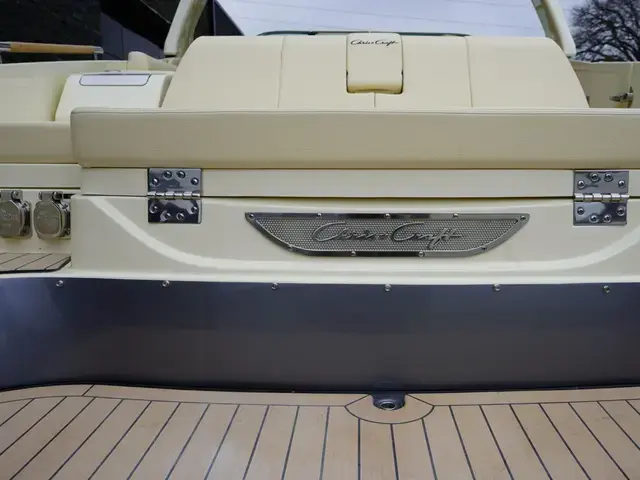 Chris-Craft Launch 35 GT