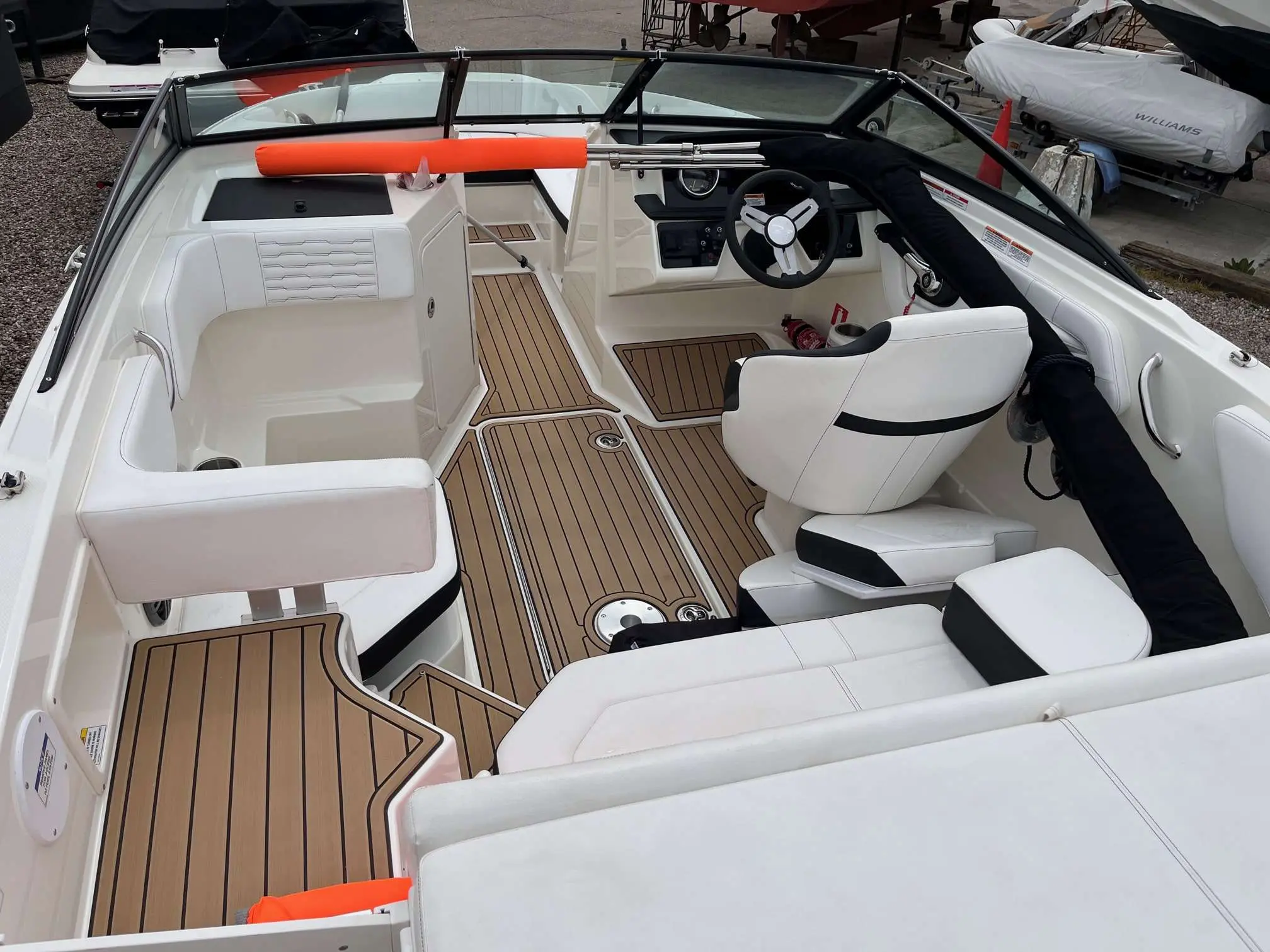 2022 Sea Ray 190 spxe