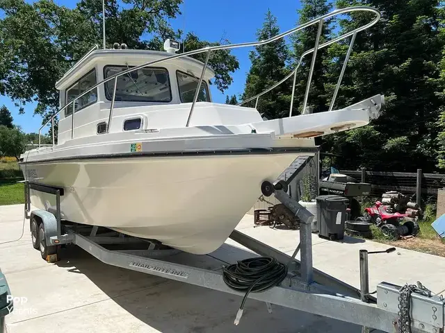 Cabo 2400 Helmsman