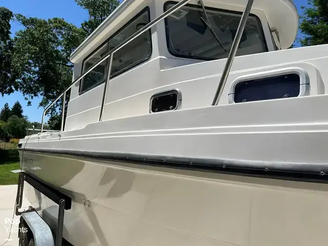 Cabo 2400 Helmsman