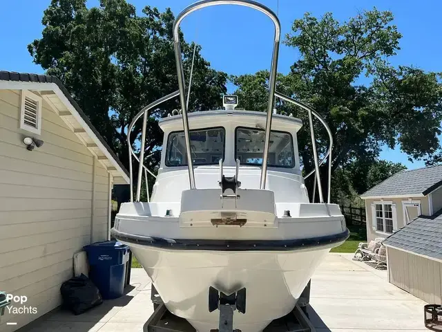 Cabo 2400 Helmsman