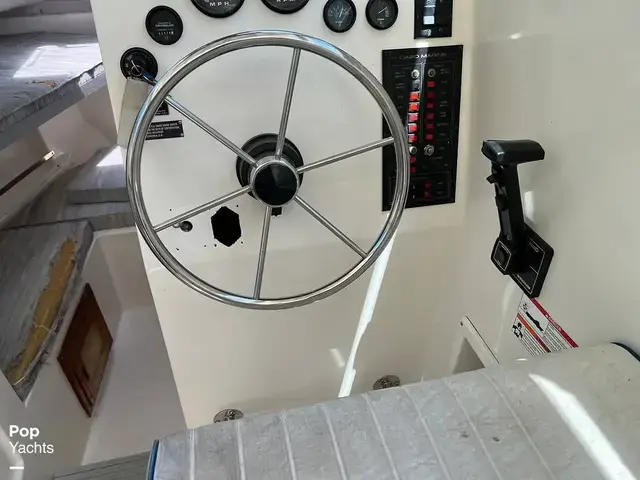 Cabo 2400 Helmsman