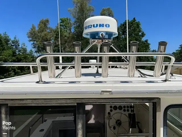 Cabo 2400 Helmsman