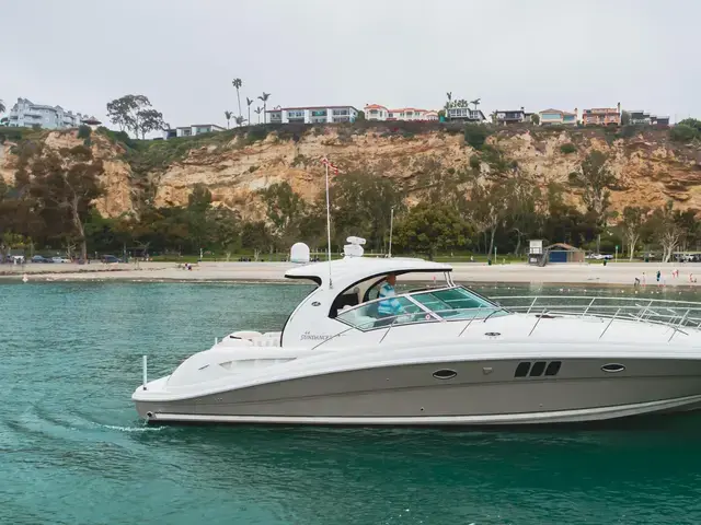 Sea Ray Sundancer 44