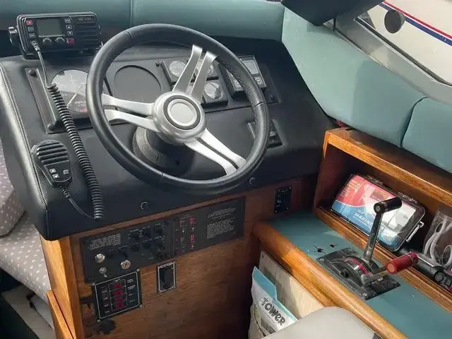 Bayliner 2556 Command Bridge