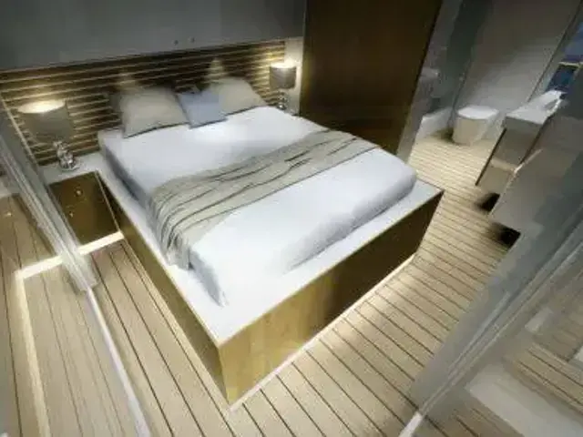 Houseboat The Yacht House 70