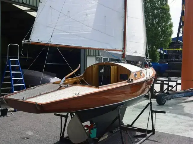 Klassieke zeilboot 7.25