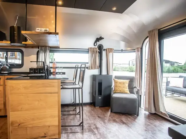 The Coon 1000 Houseboat