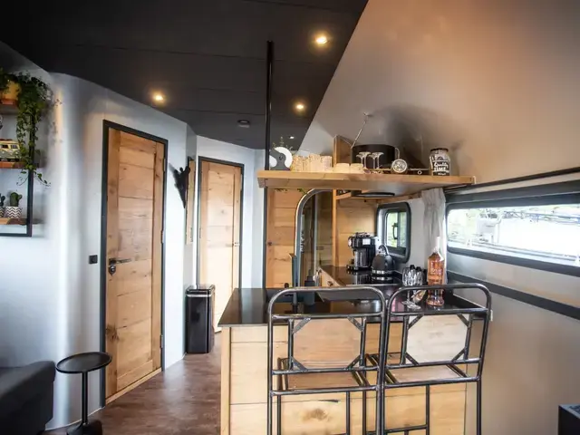 The Coon 1000 Houseboat