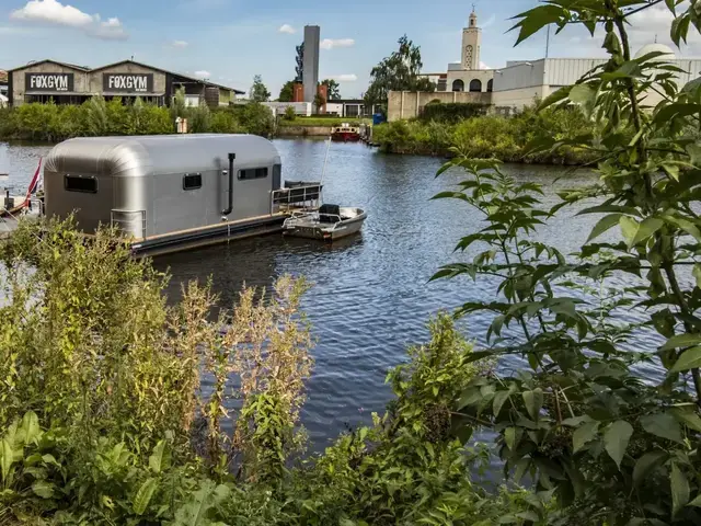 The Coon 1000 Houseboat