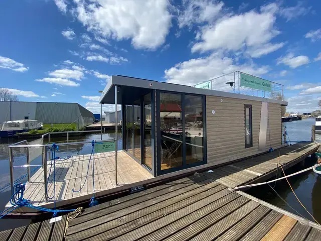 Campi 340 Houseboat