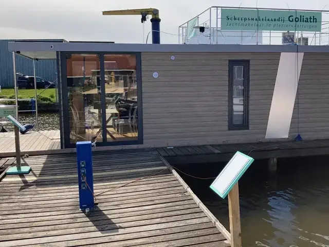 Campi 340 Houseboat