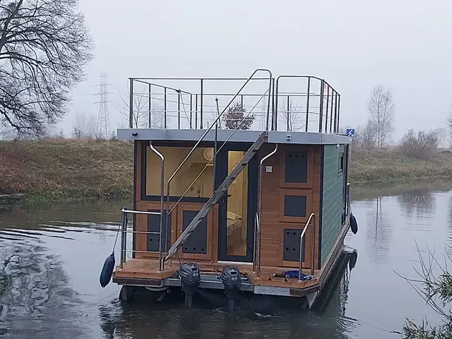 Campi 340 Houseboat