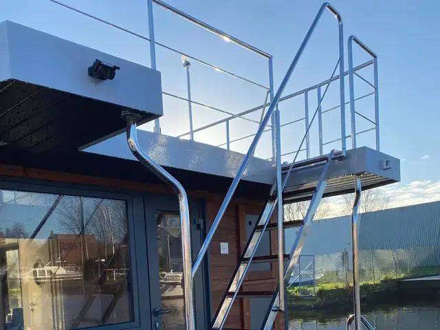 Campi 340 Houseboat